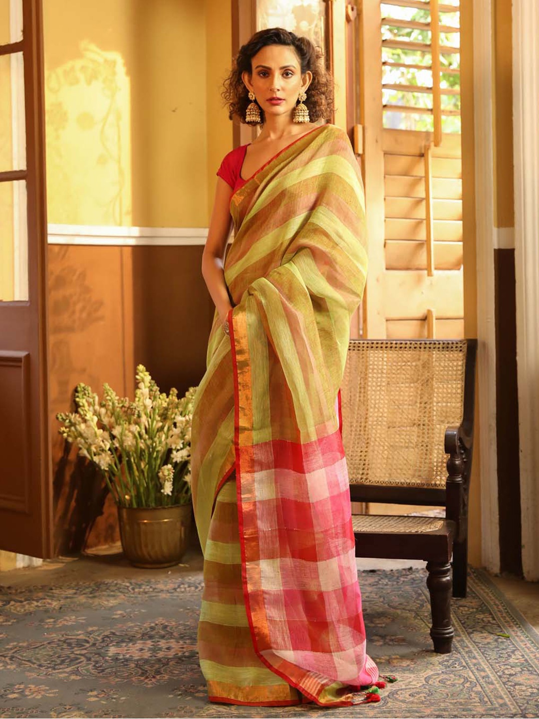 

Indethnic Striped Zari Pure Linen Jamdani Saree With Blouse Piece, Green