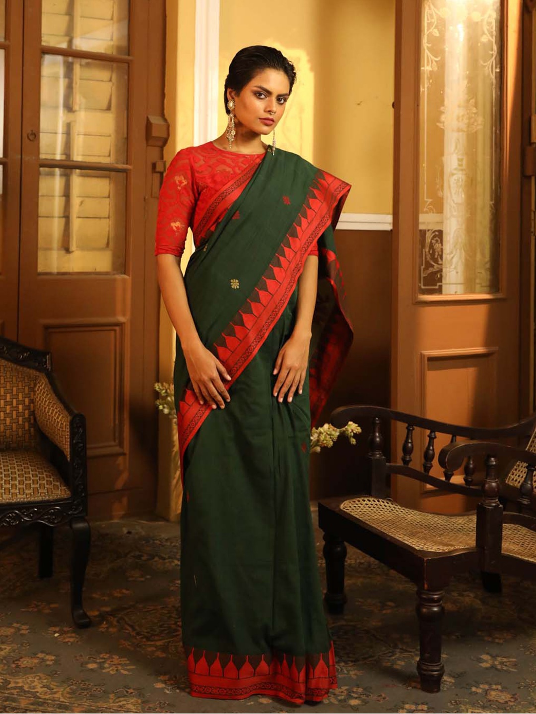 

Indethnic Woven Design Pure Cotton Jamdani Saree, Green