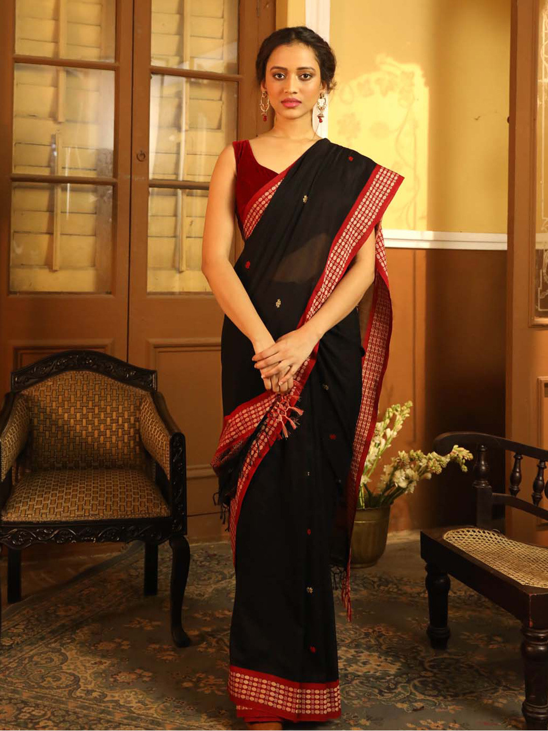 

Indethnic Ethnic Motif Woven Design Pure Cotton Jamdani Saree, Black