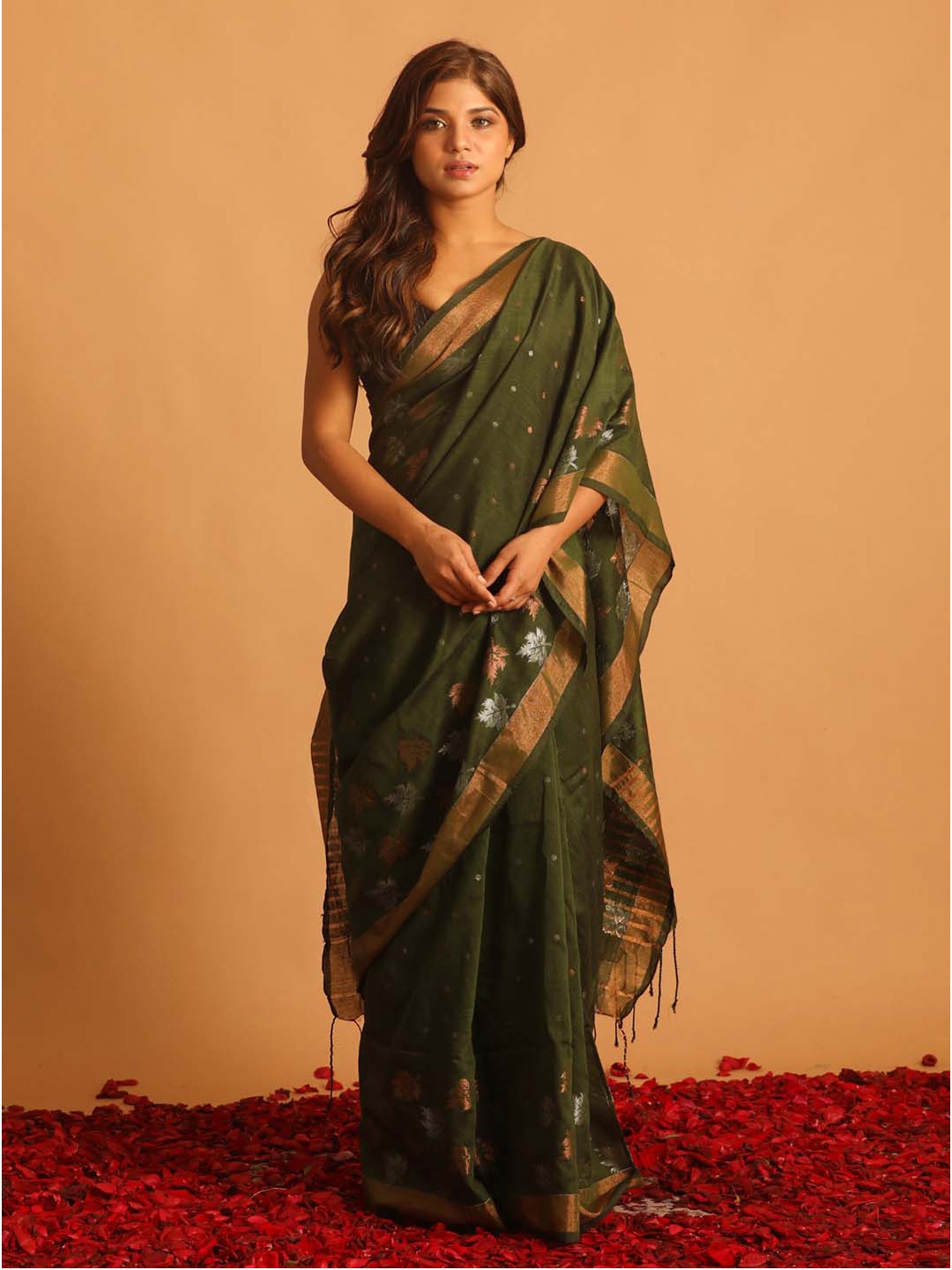 

Indethnic Ethnic Motif Zari Pure Cotton Jamdani Saree With Blouse Piece, Green