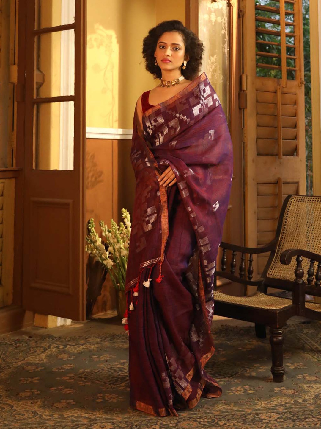 

Indethnic Ethnic Motif Zari Pure Linen Jamdani Saree With Blouse Piece, Purple