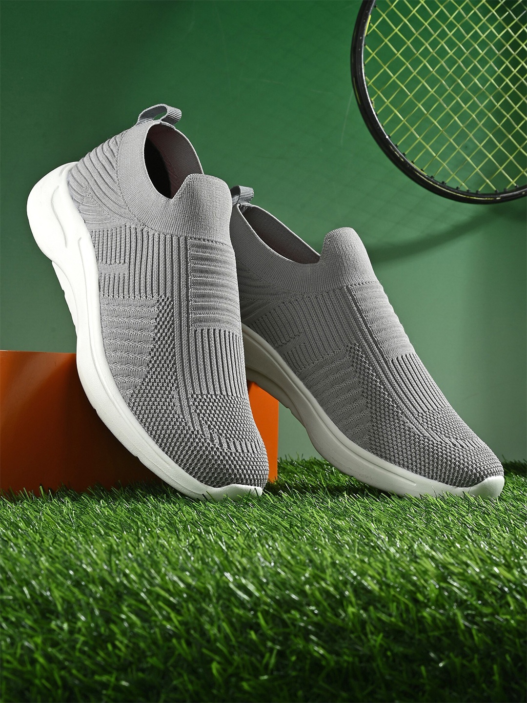 

HRX by Hrithik Roshan Men Grey And White Memory Foam Non-Marking Walking Shoes