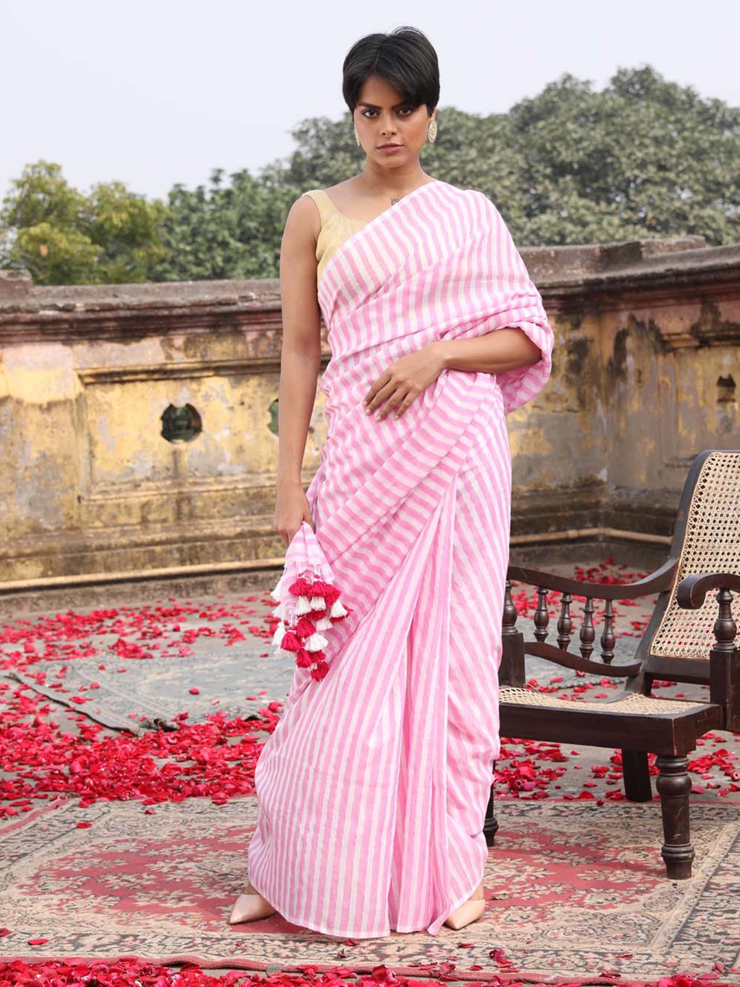 

Indethnic Striped Pure Cotton Jamdani Saree, Pink