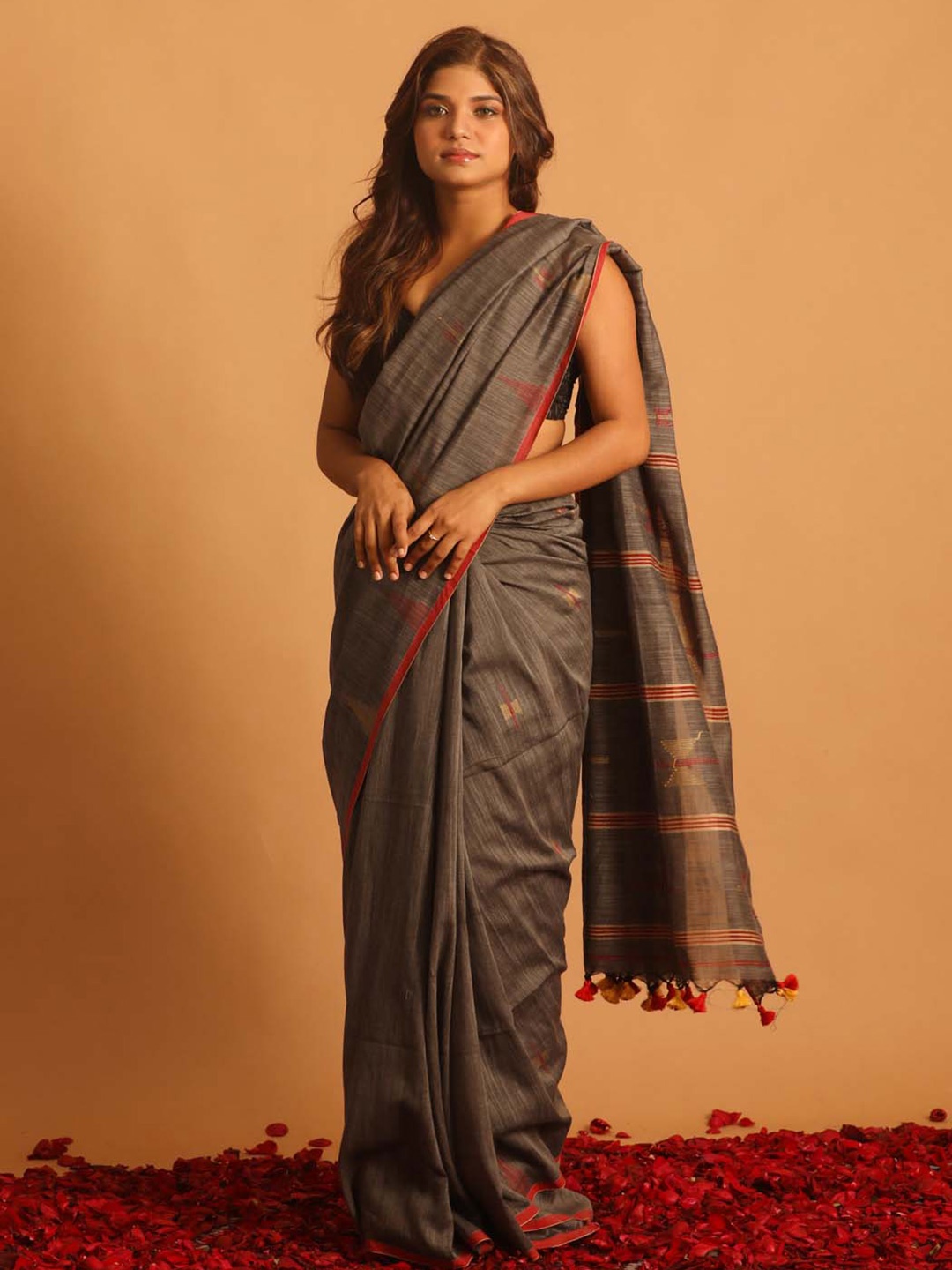 

Indethnic Ethnic Motifs Woven Design Pure Cotton Jamdani Saree, Grey