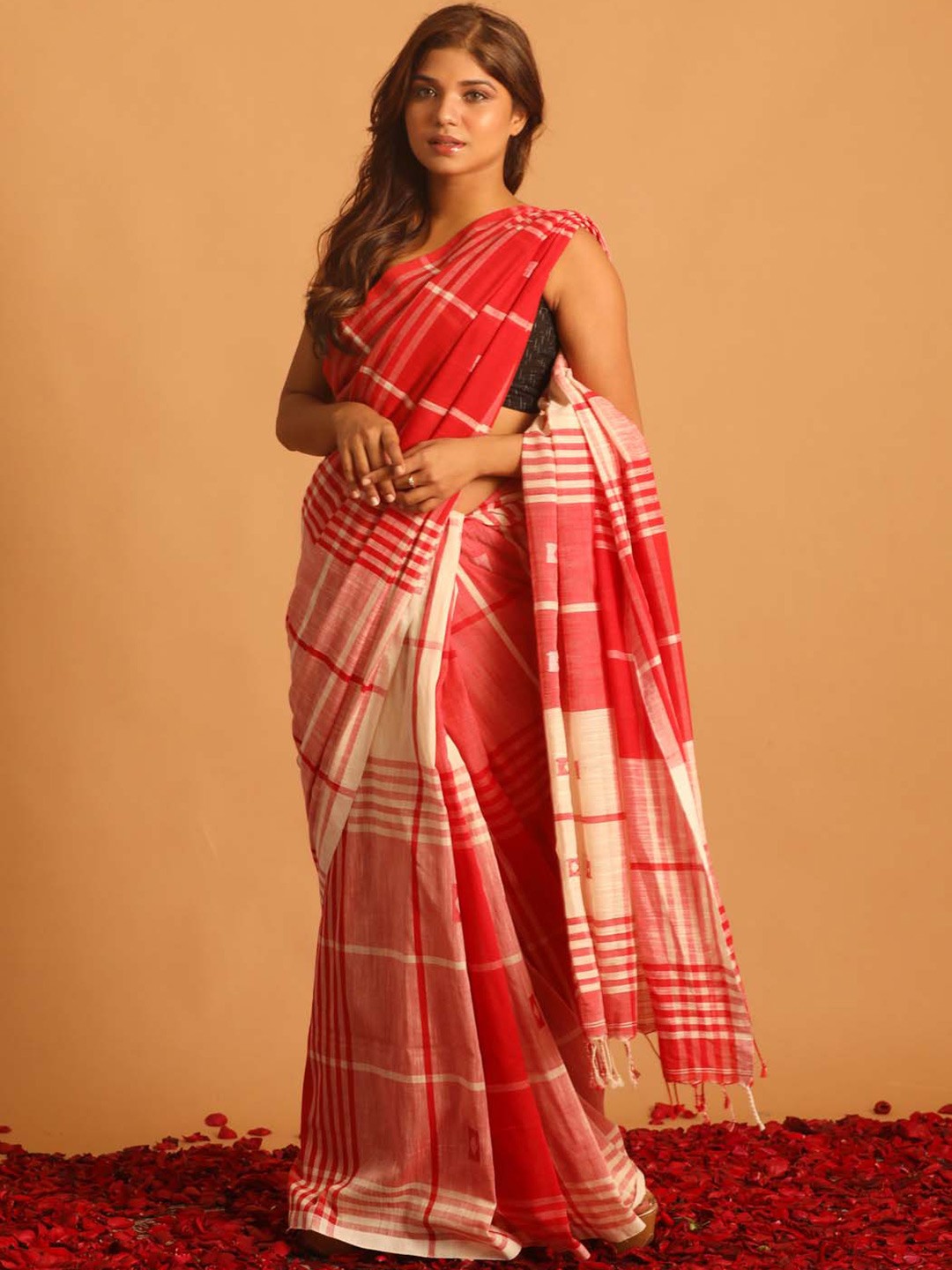 

Indethnic Striped Pure Cotton Jamdani Saree With Blouse Piece, White