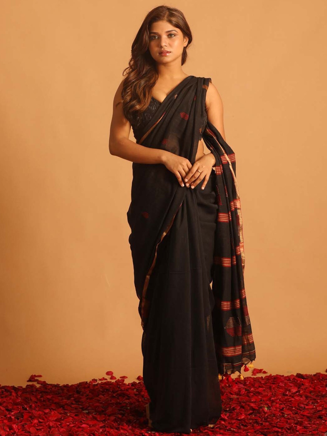 

Indethnic Ethnic Motif Woven Design Pure Cotton Jamdani Saree, Black