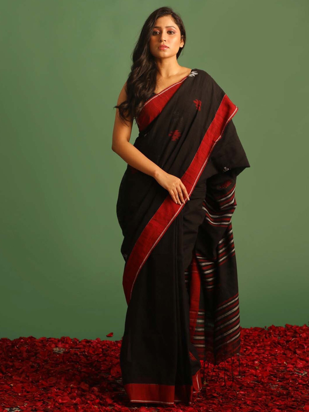 

Indethnic Ethnic Motif Woven Design Pure Cotton Jamdani Saree, Black