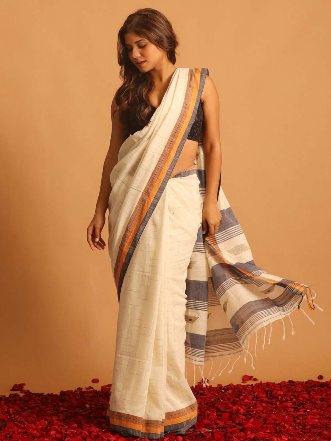 

Indethnic Abstract Printed Pure Cotton Jamdani Saree, White