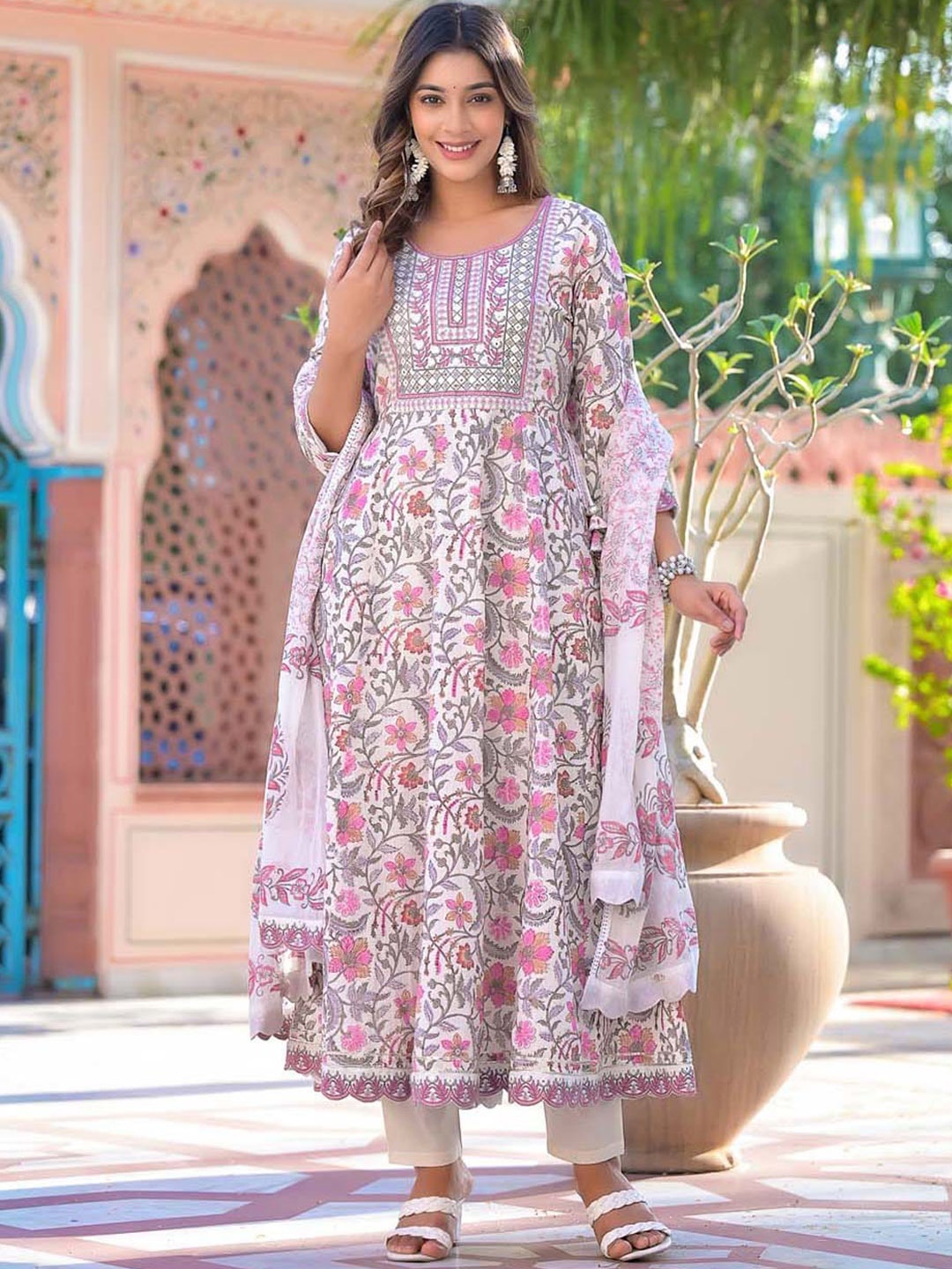

Meena Bazaar Floral Printed Regular Thread Work Kurta With Trousers & Dupatta, Cream
