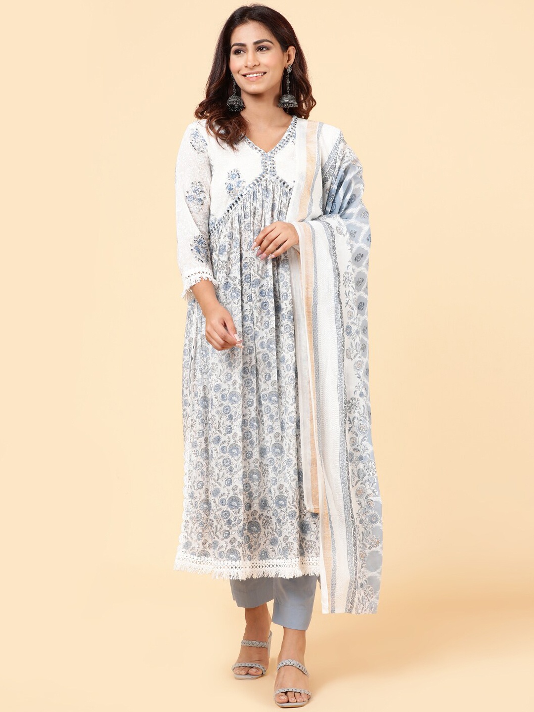 

Meena Bazaar Floral Printed Regular Kurta & Trousers With Dupatta, White