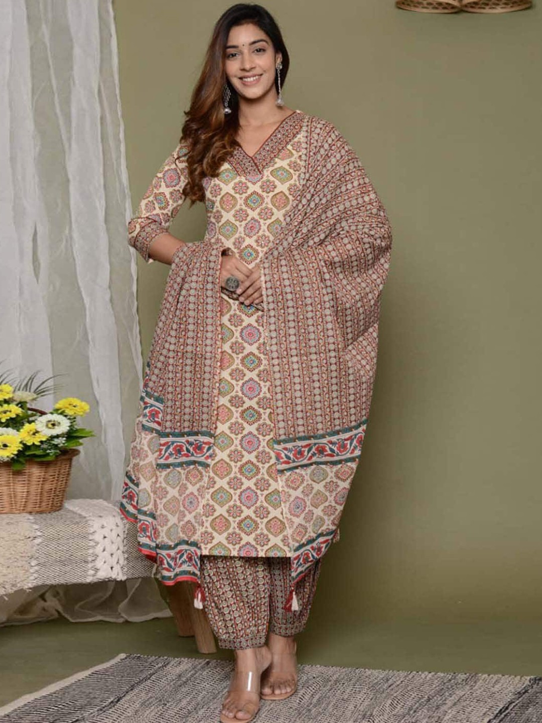 

Meena Bazaar Ethnic Motifs Printed Regular Straight Kurta & Salwar With Dupatta, Cream