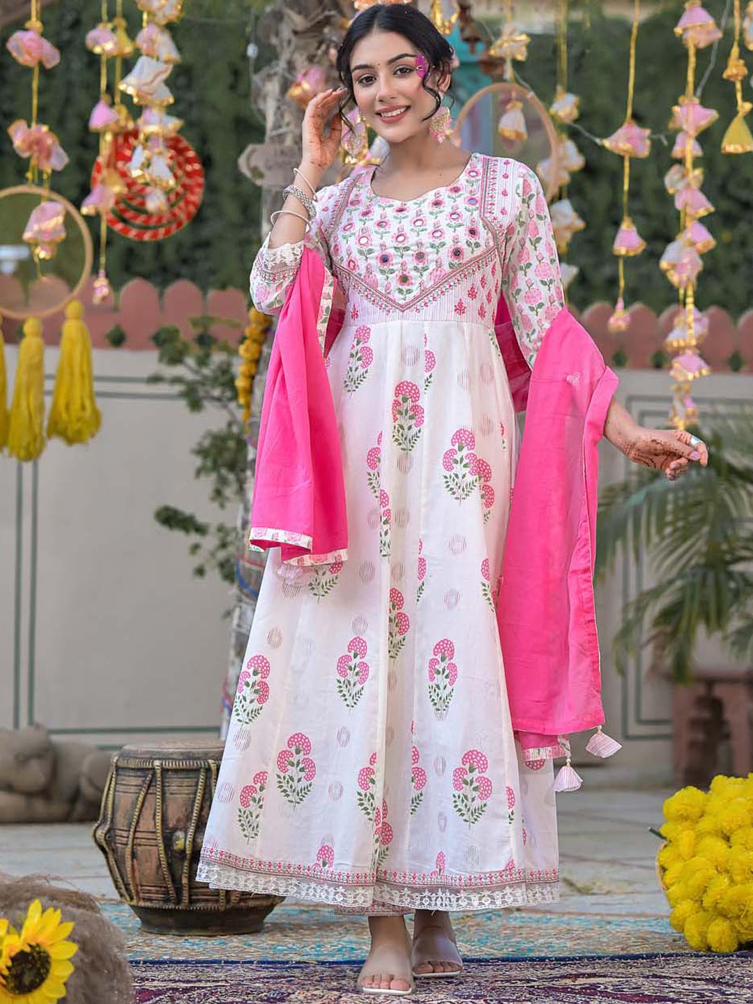 

Meena Bazaar Floral Printed Kurta with Trousers & Dupatta, Pink