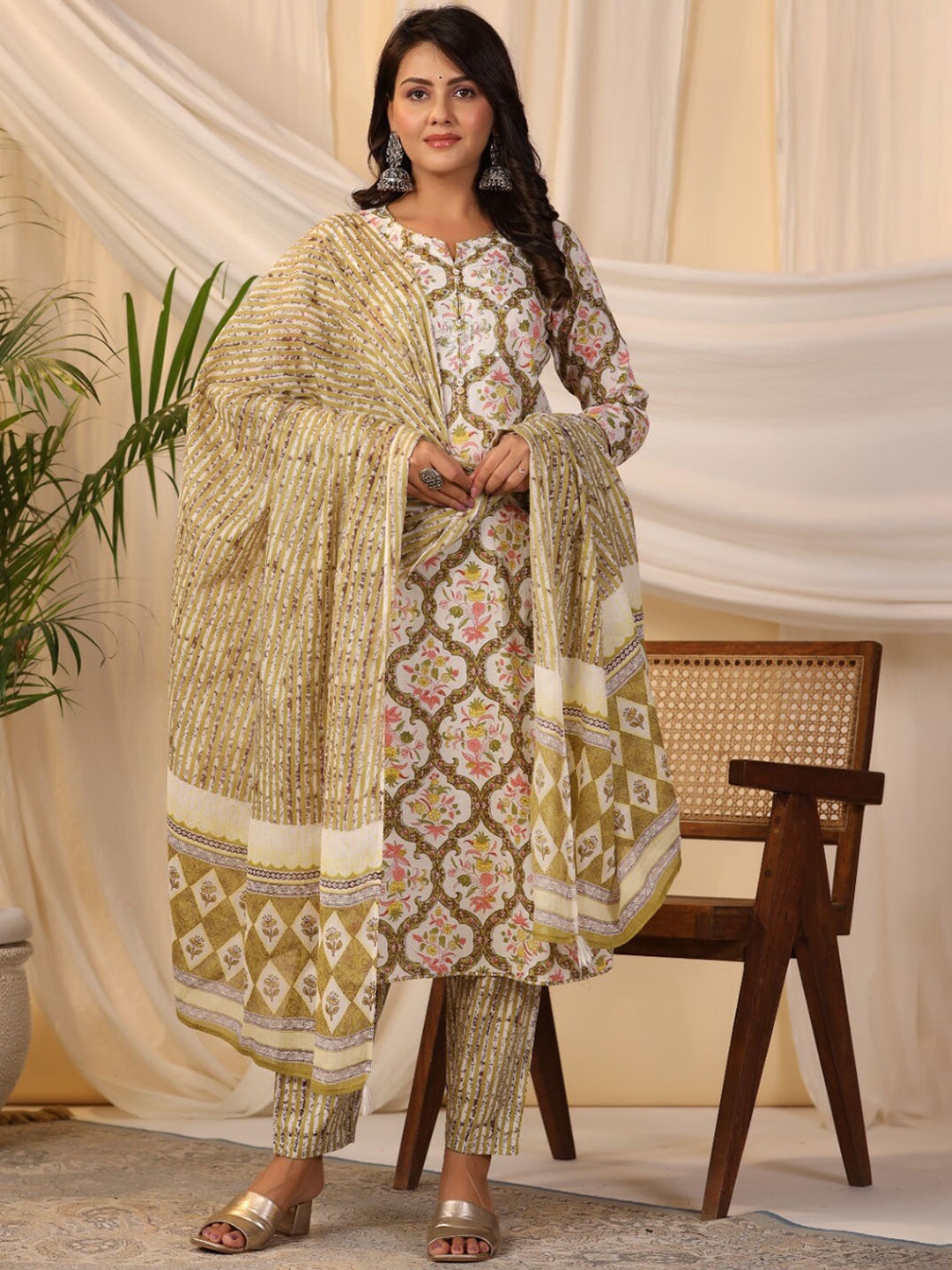 

Meena Bazaar Printed Regular Pure Cotton Kurta With Trousers & Dupatta, Green