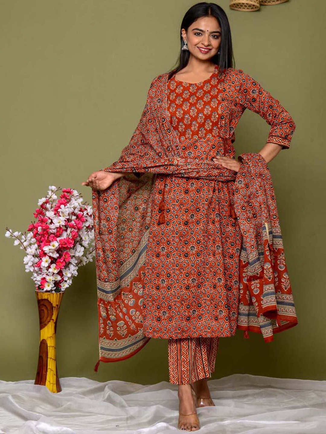 

Meena Bazaar Ethnic Motifs Printed Kurta With Trousers & With Dupatta, Rust