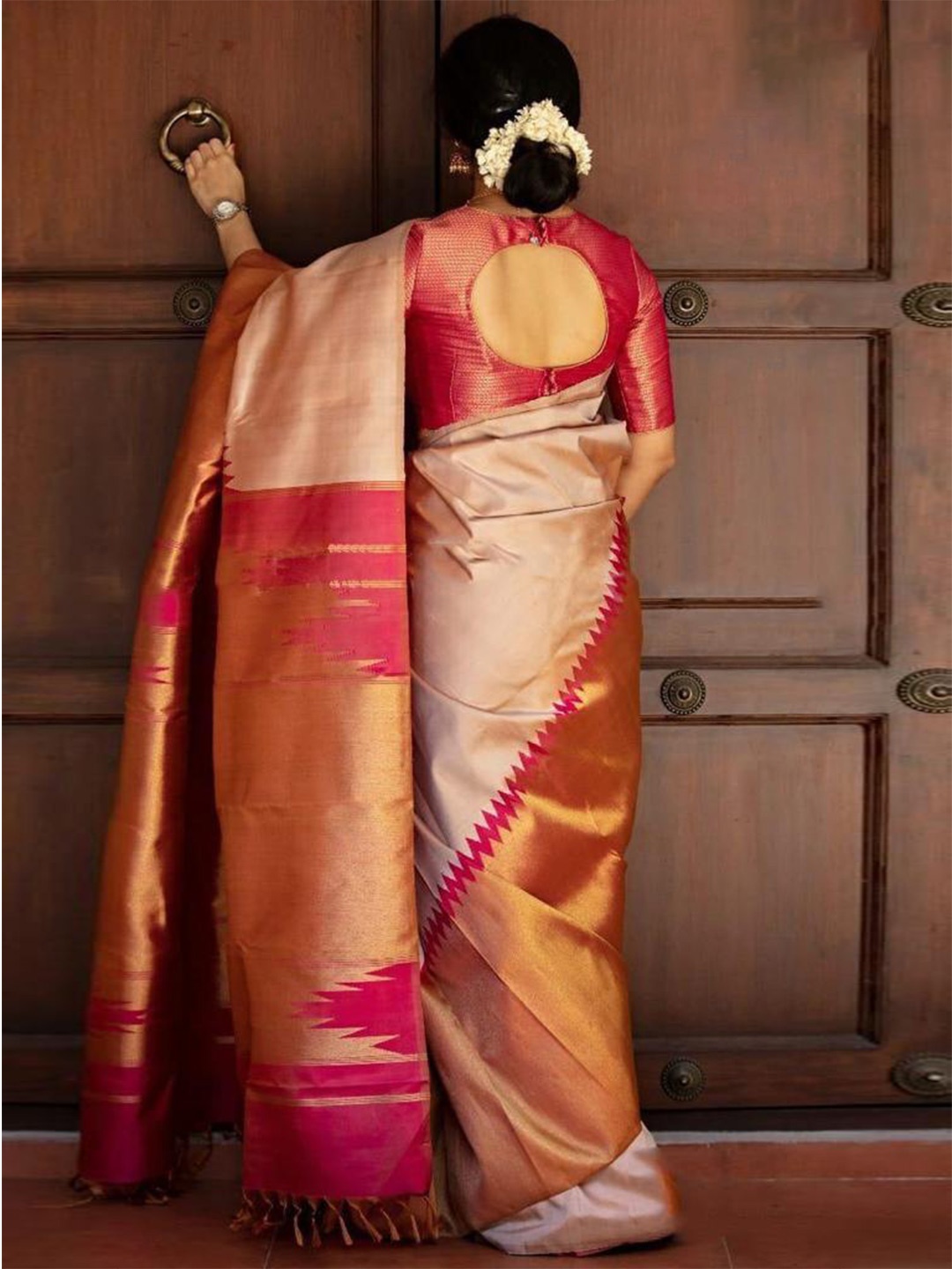 

DIVASTRI Ethnic Motif Woven Design Zari Banarasi Saree, Pink