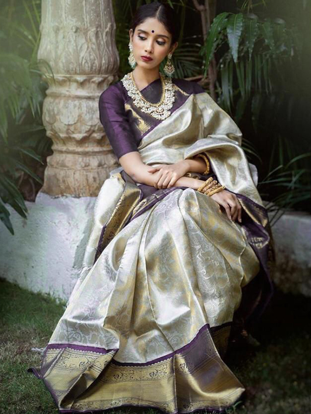 

DIVASTRI Woven Design Zari Banarasi Saree, White