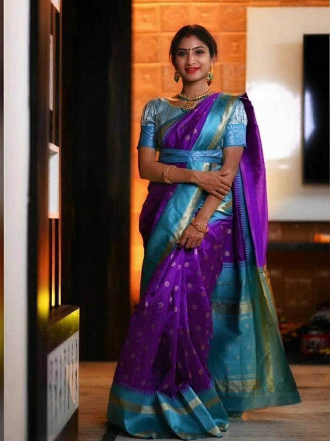 

DIVASTRI Ethnic Motif Woven Design Zari Banarasi Saree, Purple