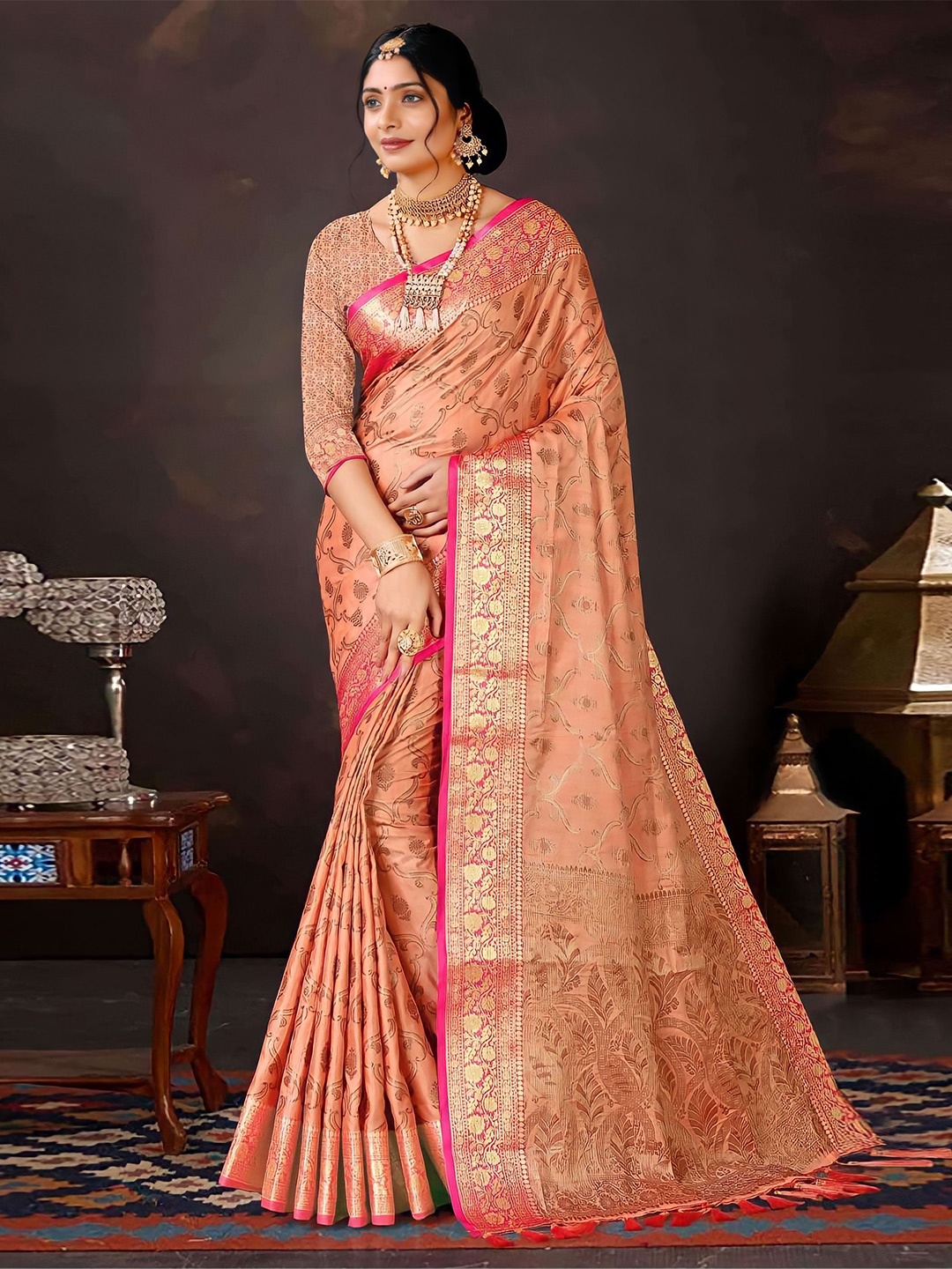 

Mitera Coral & Gold-Toned Woven Design Zari Silk Blend Banarasi Saree