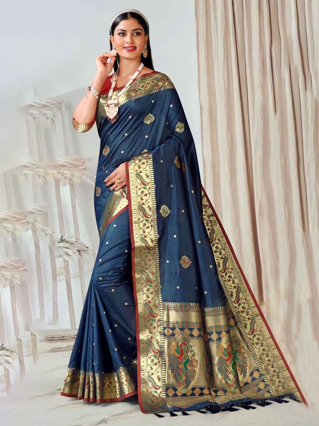 

Mitera Navy Blue & Red Woven Design Zari Silk Blend Paithani Saree