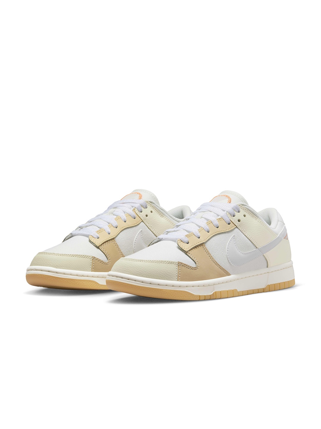 

Nike Men Dunk Low SE Sneakers, White