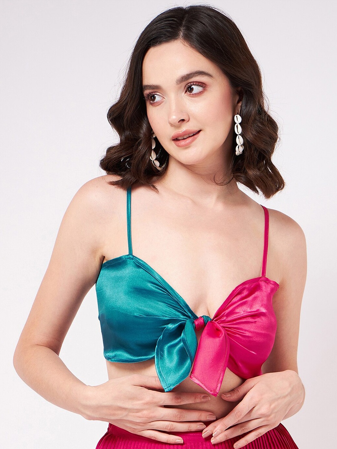 

Zima Leto Colourblocked Shoulder Straps Tie Ups Bralette Crop Top, Pink