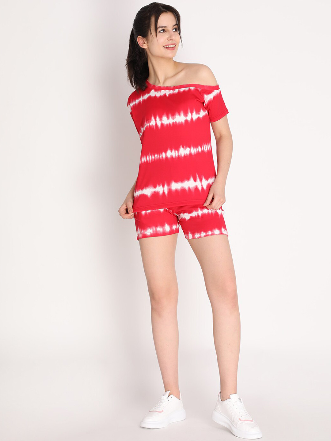 

CHKOKKO Tie And Dyed Off-Shoulder T-shirt With Shorts, Red