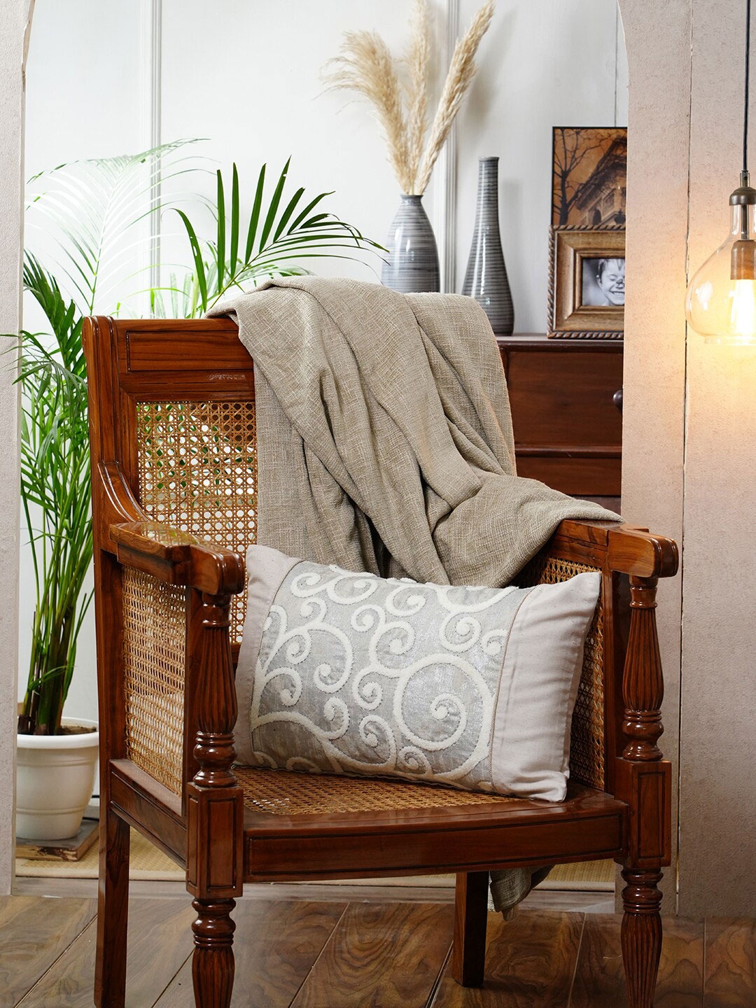 

MASPAR Vintage Tranquil Essence Folio Fiction Beige Embroidered Rectangle Cushion Cover