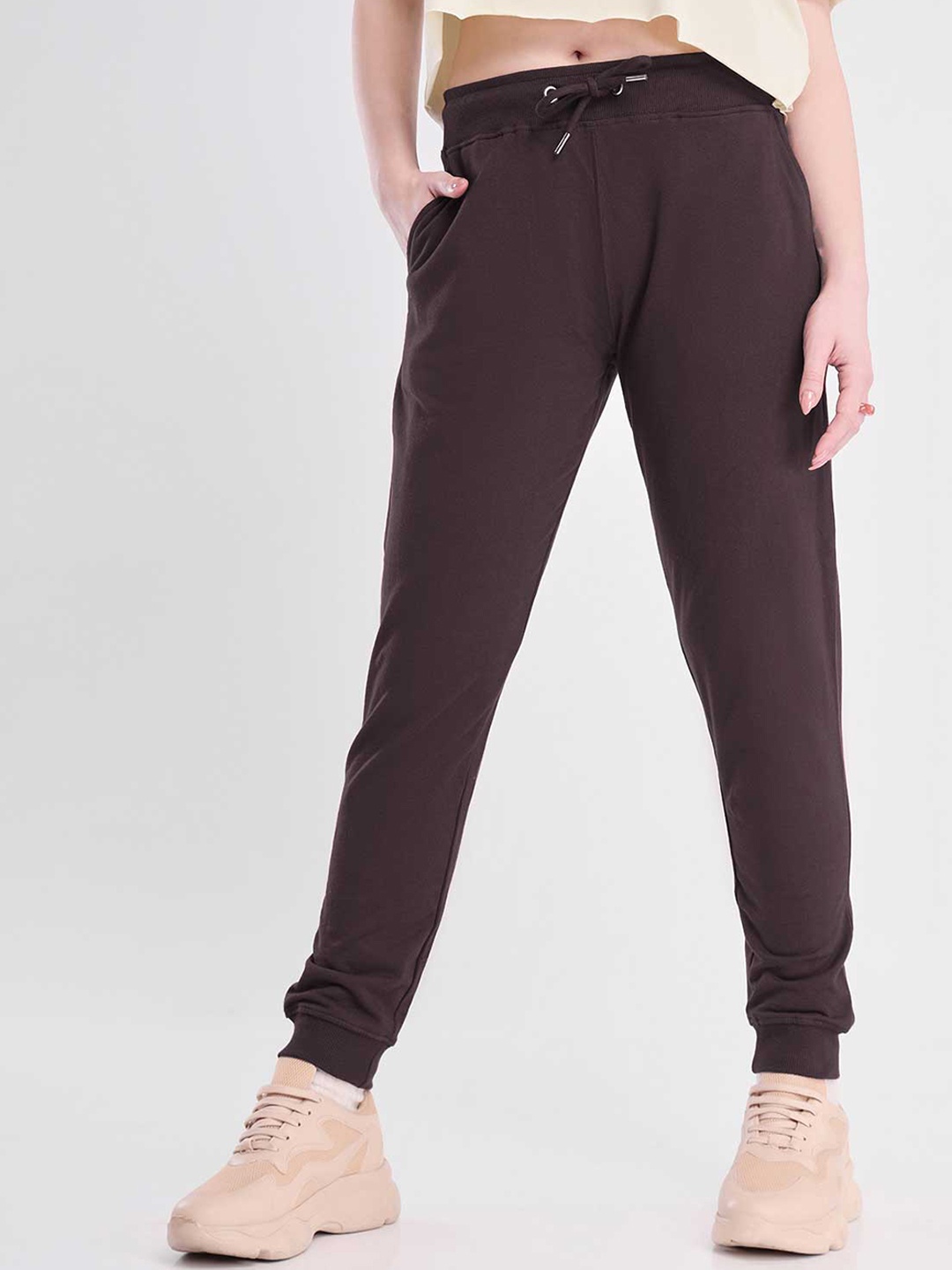 

NOBERO Women Mid-Rise Regular-Fit Cotton Joggers, Brown