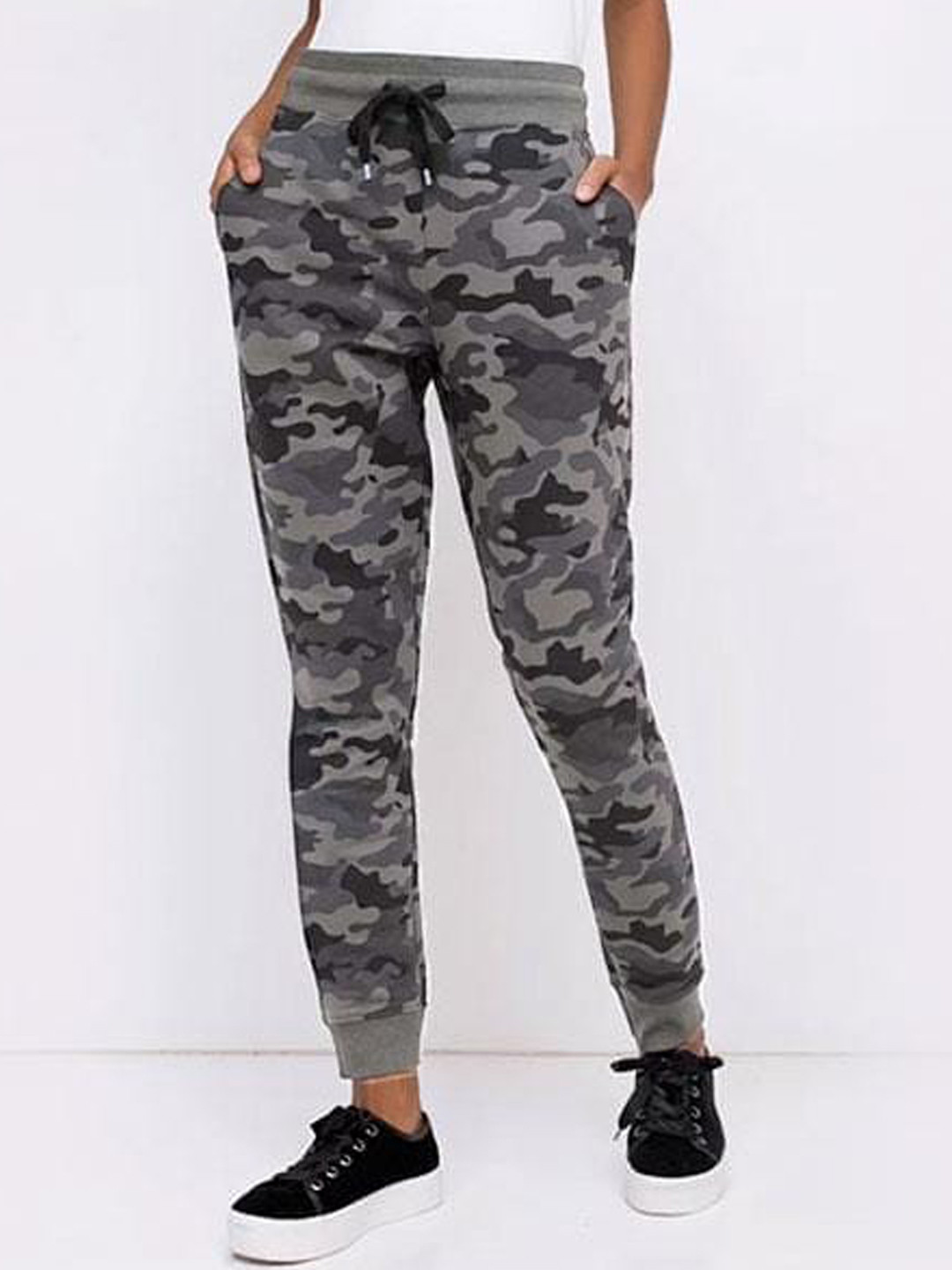 

NOBERO Women Camouflage Printed Joggers Trousers, Grey
