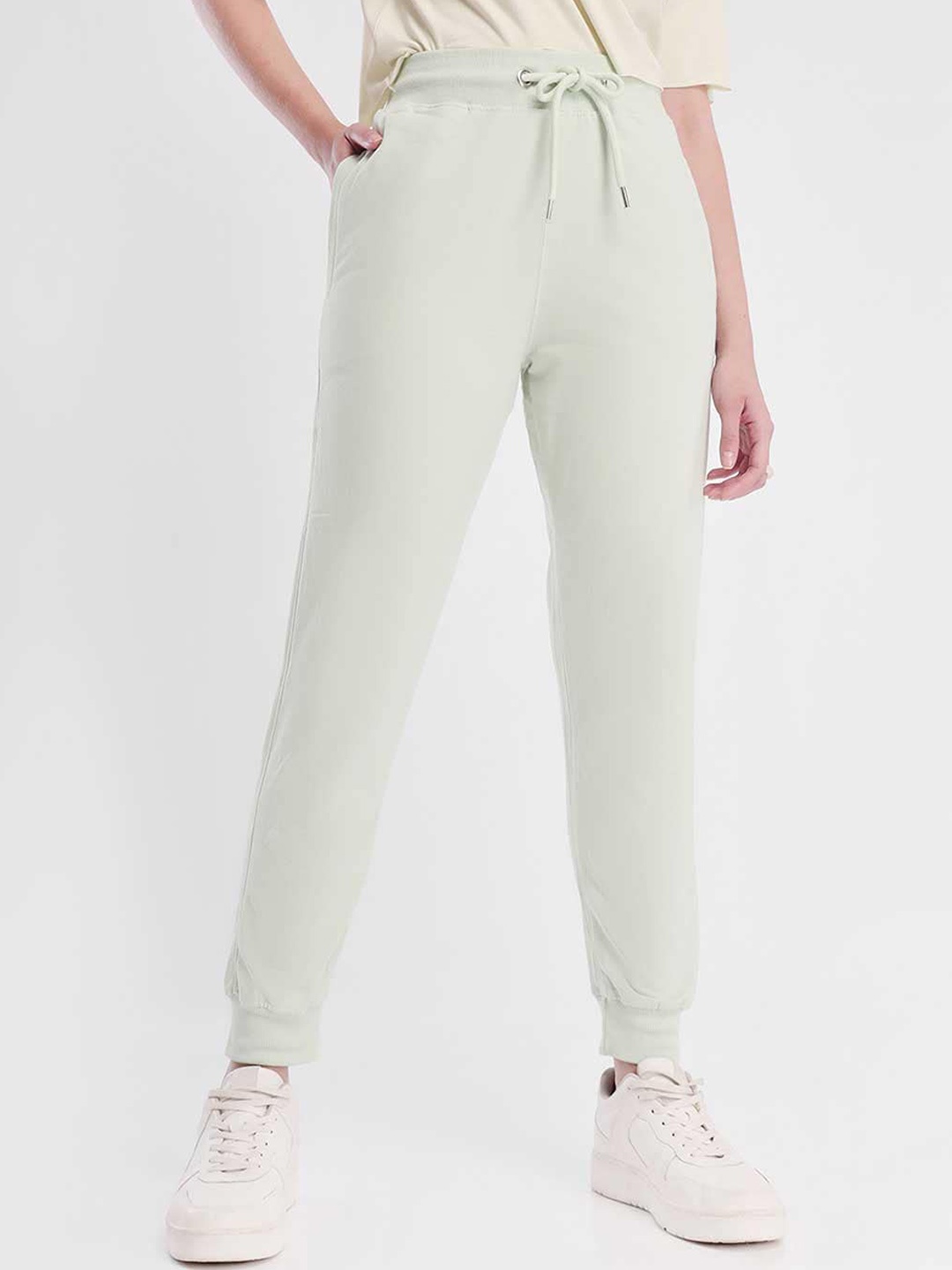 

NOBERO Women Mid-Rise Jogger Fit Trousers, Green