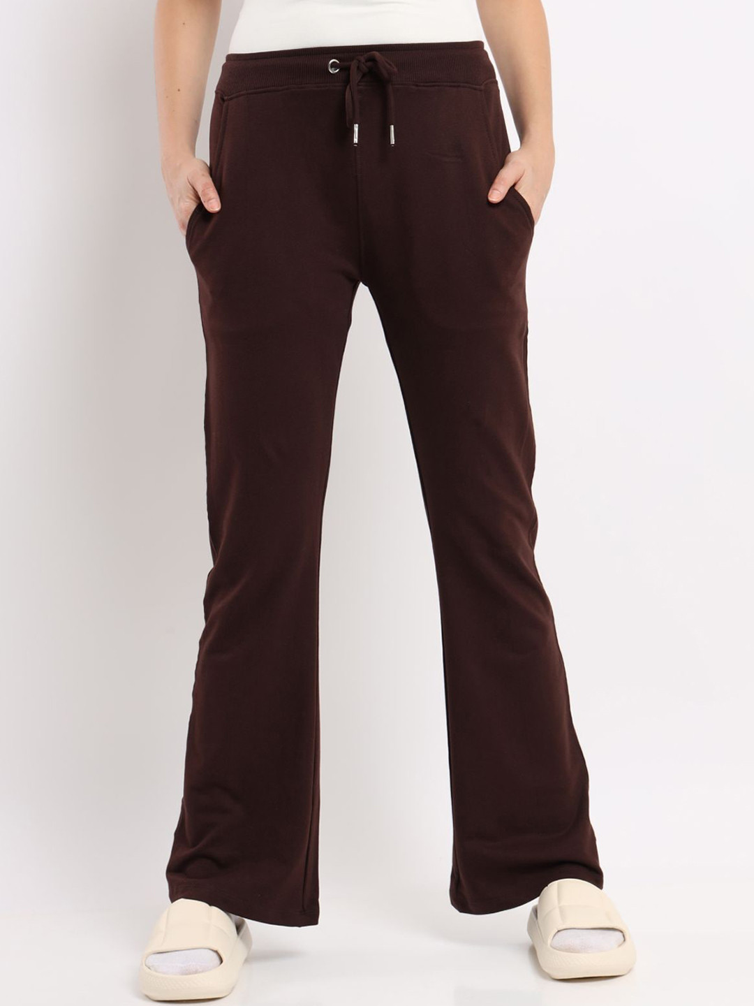 

NOBERO Women Mid-Rise Boot-Cut Trousers, Brown