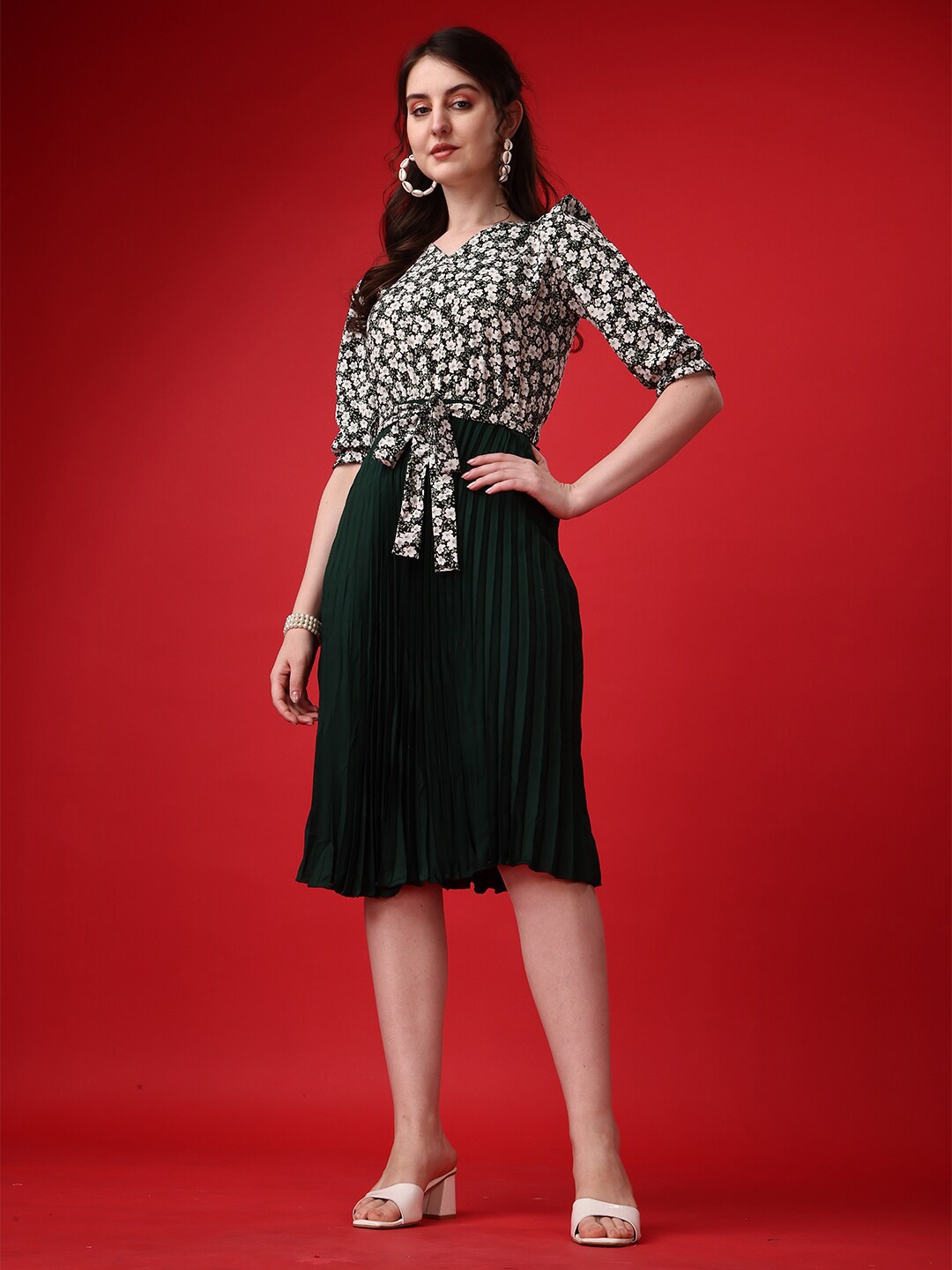 

DEKLOOK Floral Printed V-Neck Fit & Flare Dress With Belt, Green