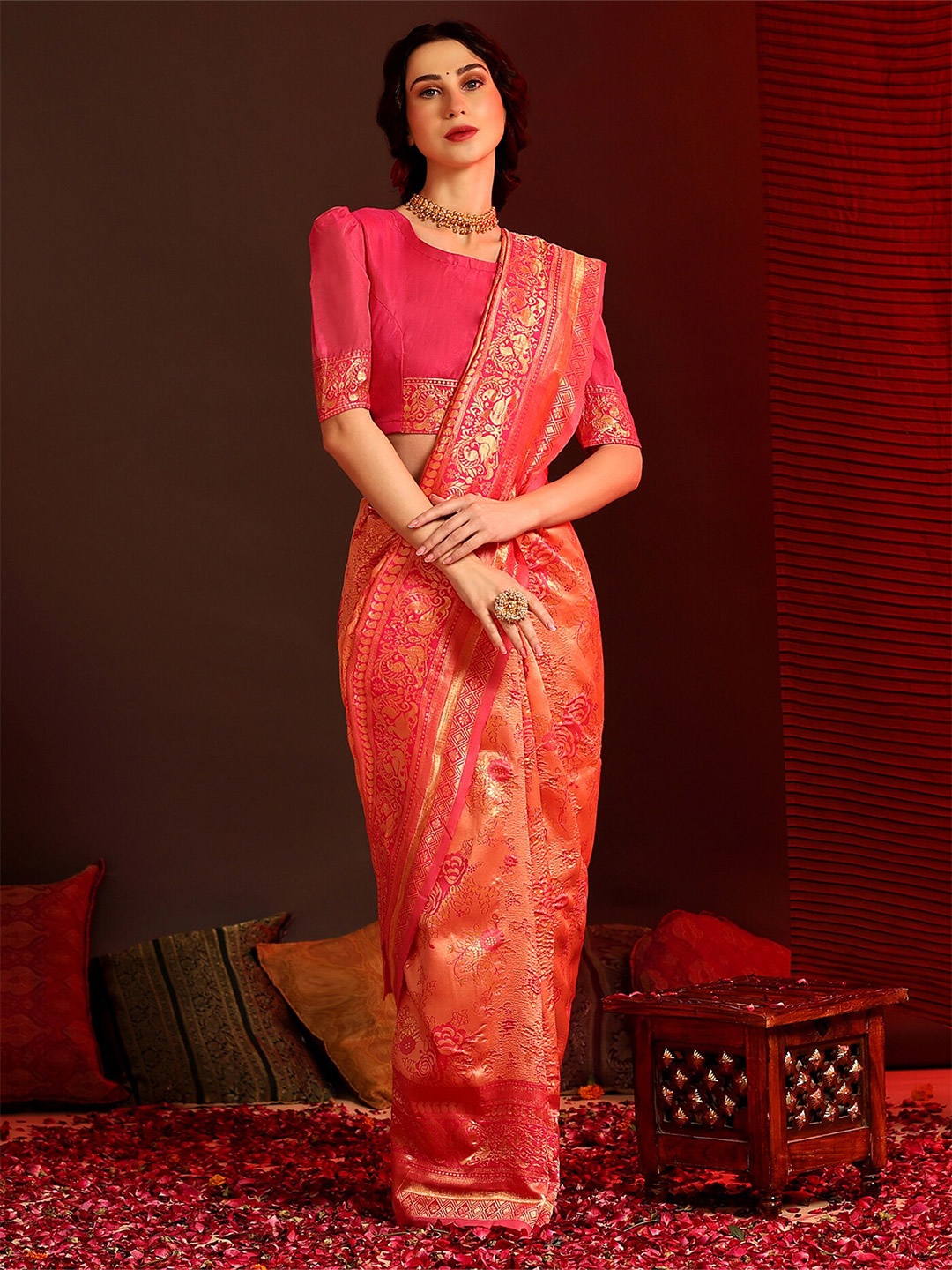

Mitera Pink & Gold-Toned Floral Woven Design Zari Banarasi Saree