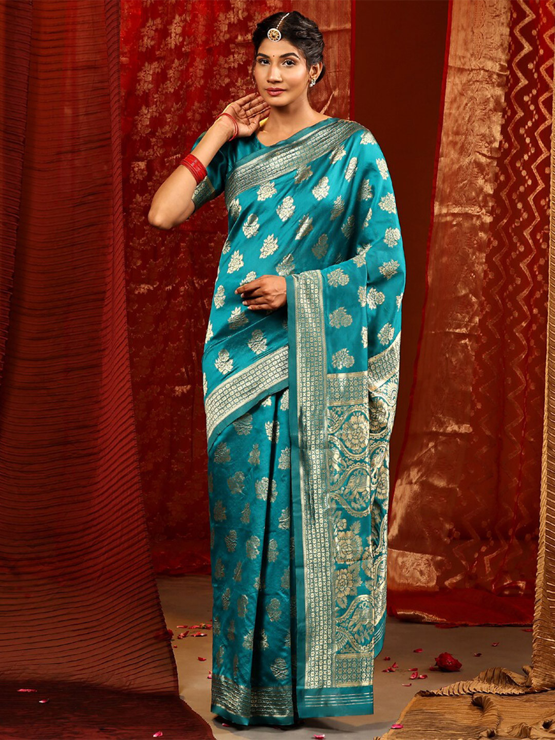 

Mitera Teal Green & Gold-Toned Floral Woven Design Zari Silk Blend Banarasi Saree