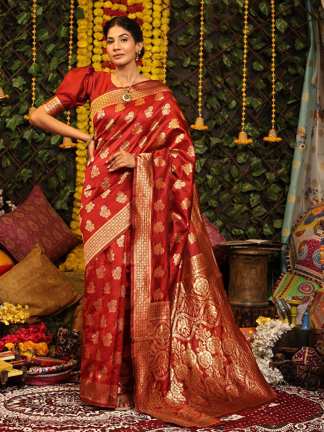 

Mitera Red & Gold-Toned Floral Woven Design Zari Banarasi Saree