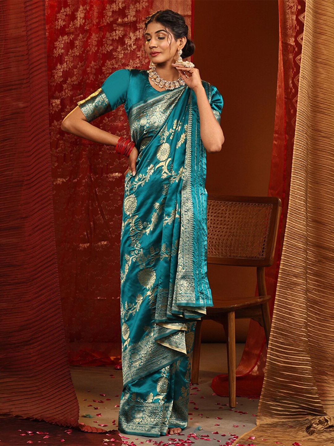 

Mitera Teal & Gold-Toned Floral Woven Design Zari Banarasi Saree