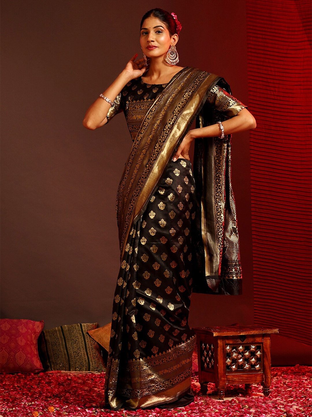 

Mitera Black & Gold-Toned Ethnic Motifs Woven Design Zari Banarasi Saree