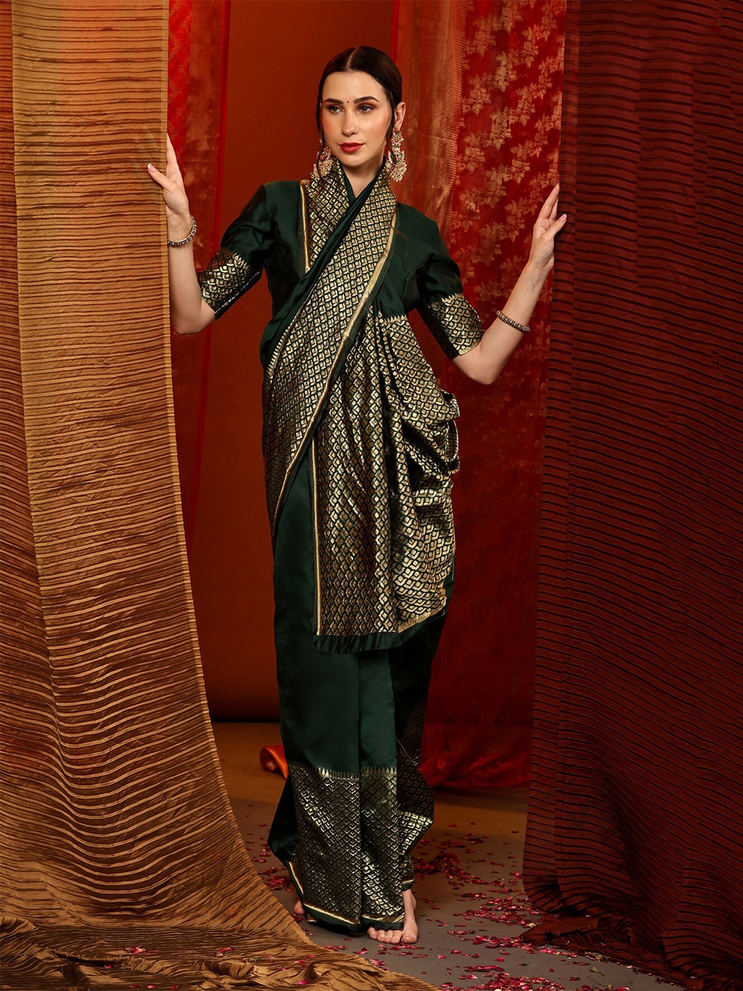 

Mitera Ethnic Motifs Woven Design Zari Banarasi Saree, Green