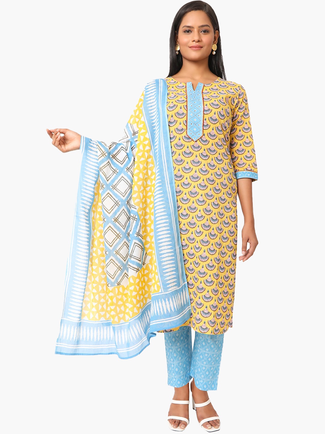 

Jevi Prints Ethnic Motifs Printed Regular Pure Cotton Kurta with Trousers & Dupatta, Yellow