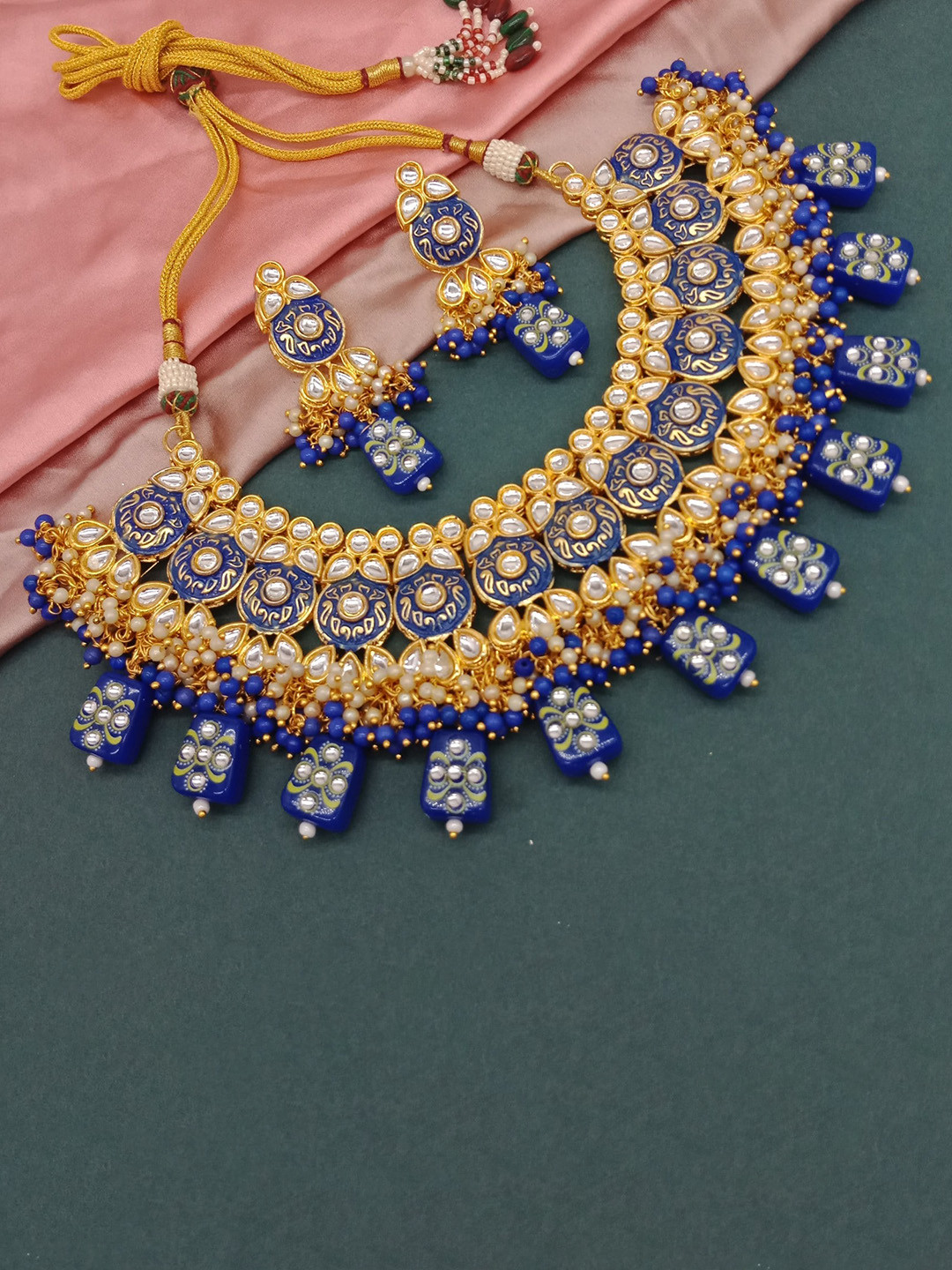 

AASHISH IMITATION Gold-Plated Kundan Studded Necklace With Earrnings Set