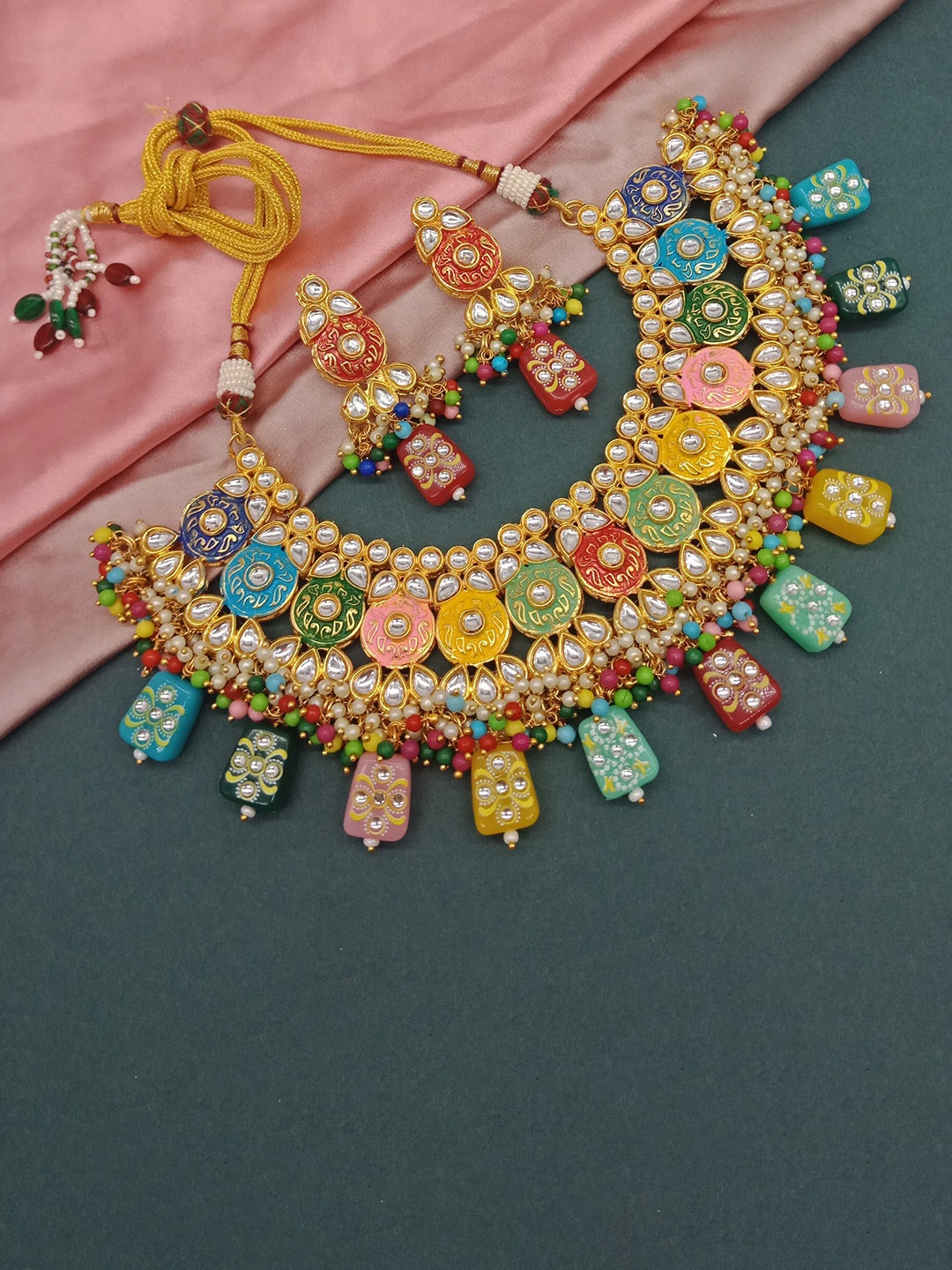

AASHISH IMITATION Gold-Plated Kundan-Studded & Beaded Jewellery Set