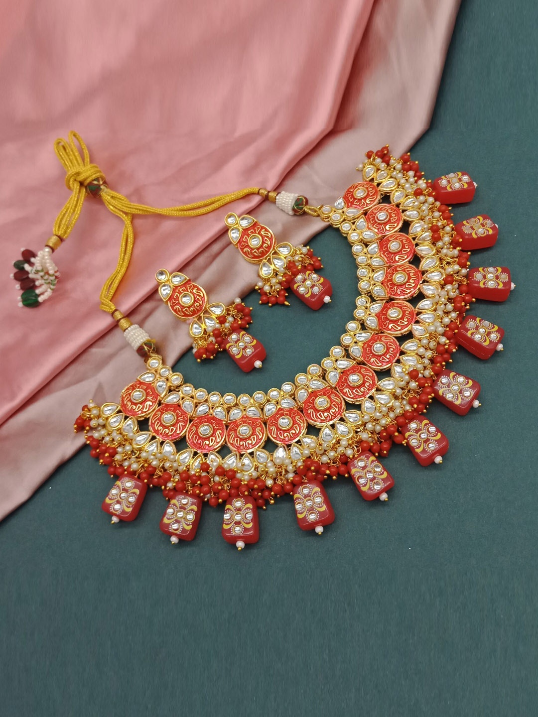 

AASHISH IMITATION Gold-Plated Kundan-Studded & Beaded Jewellery Set