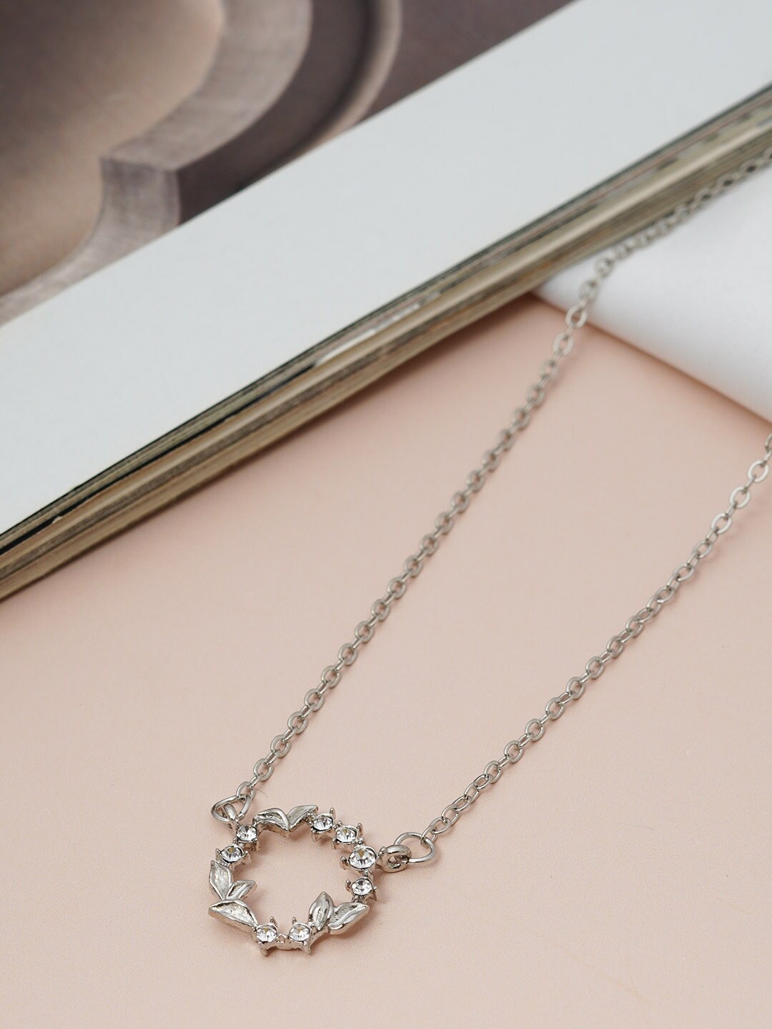 

Ferosh Silver Stone-Studded Wreath Pendant chain
