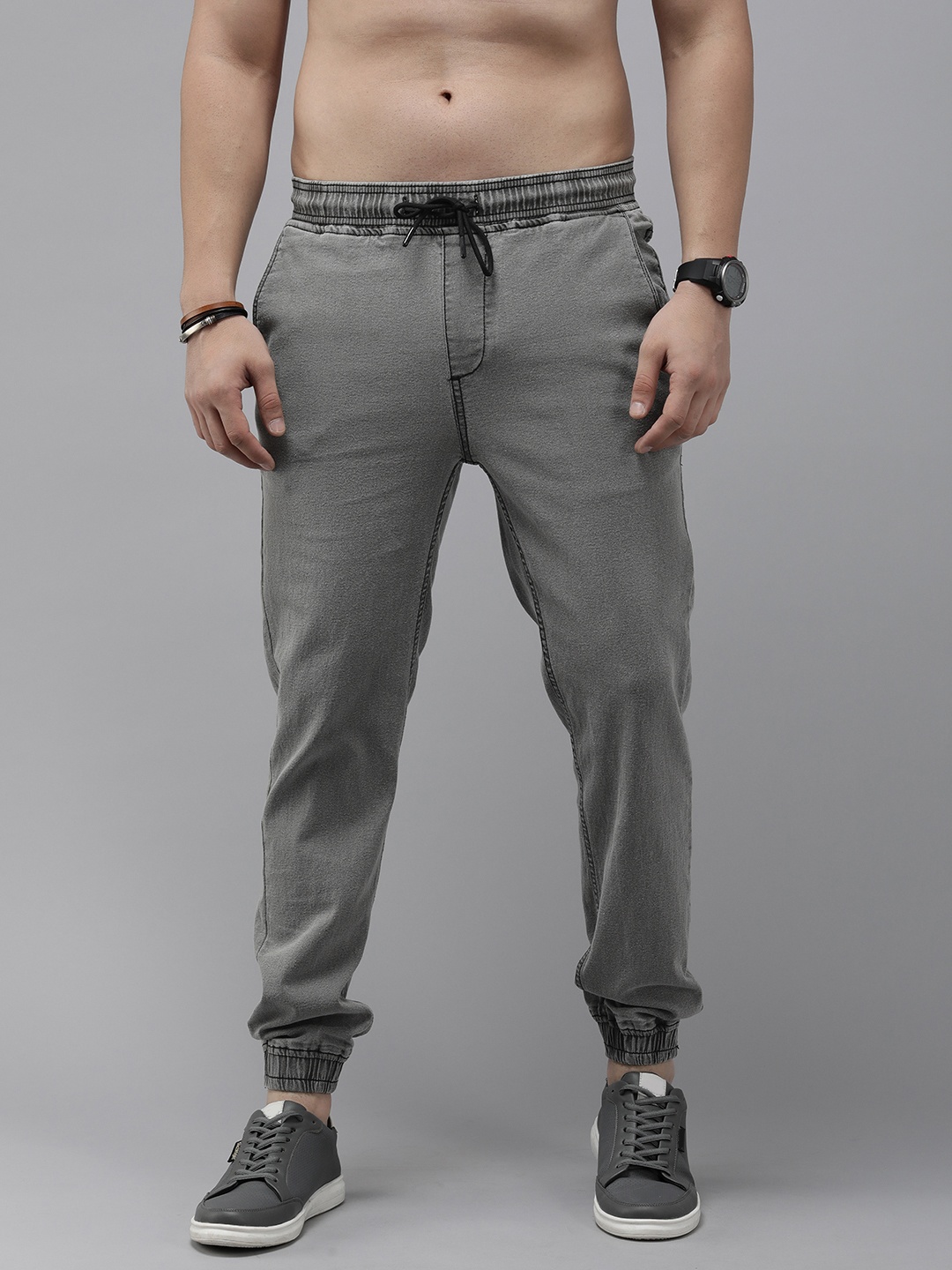 

The Roadster Lifestyle Co. Men Stretchable Denim Joggers, Grey