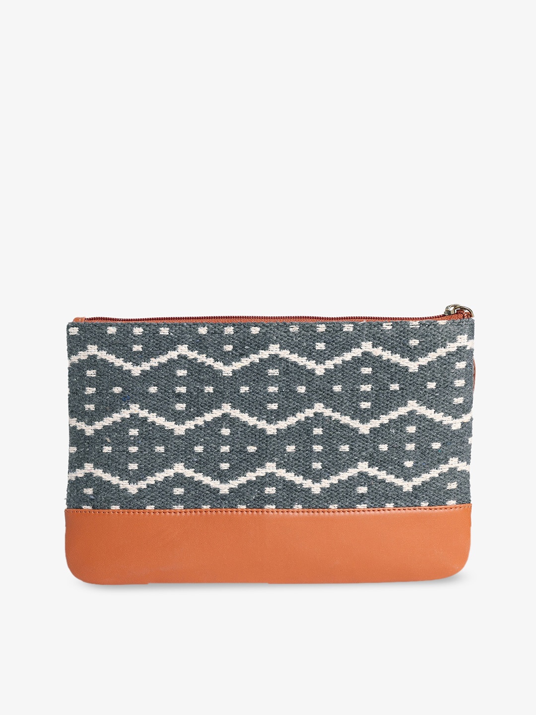 

THE MESSY CORNER Women Geometric Travel Accessories Bag, Tan