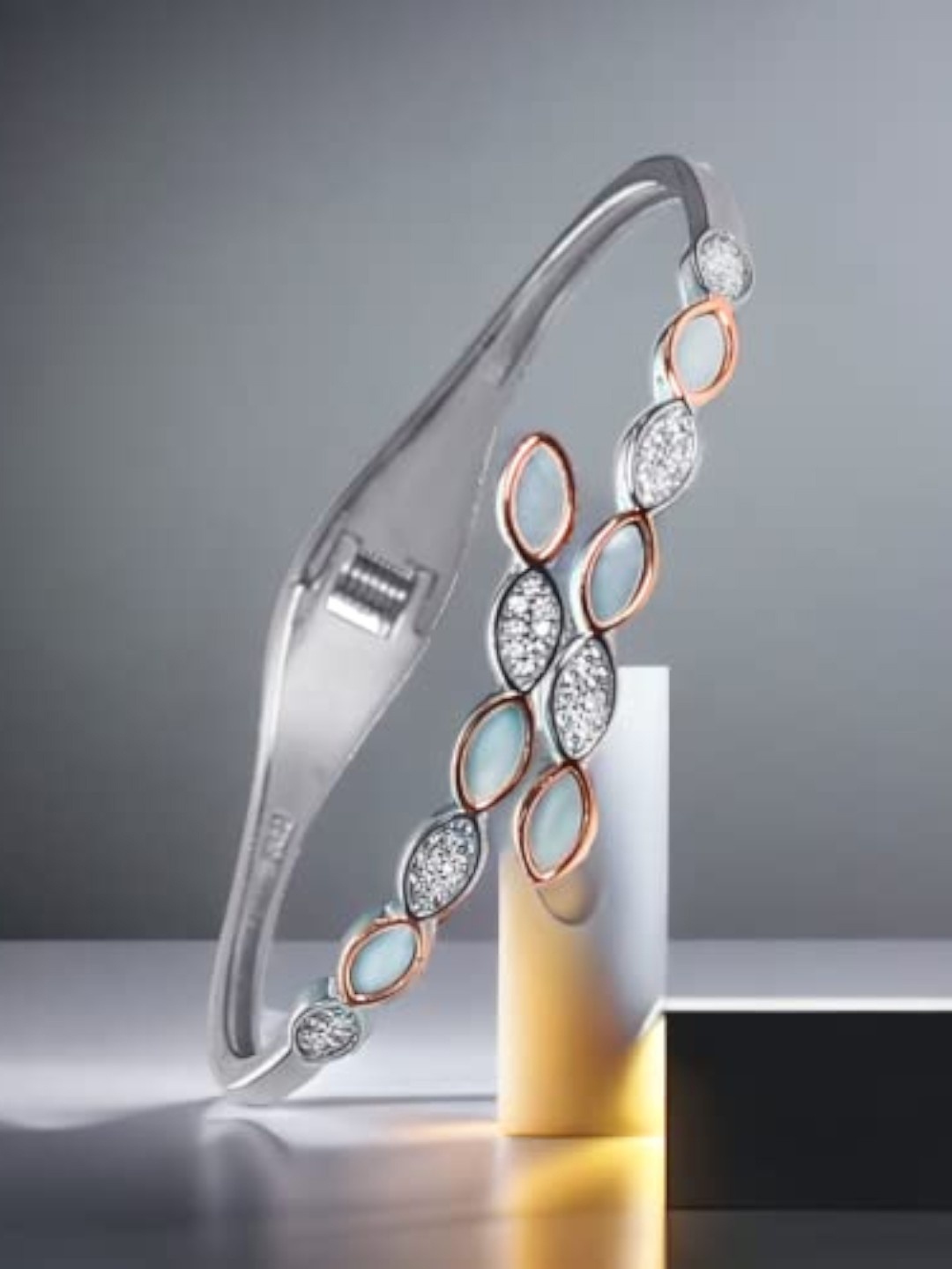 

Taraash 925 Sterling Silver Dewdrops Bangle