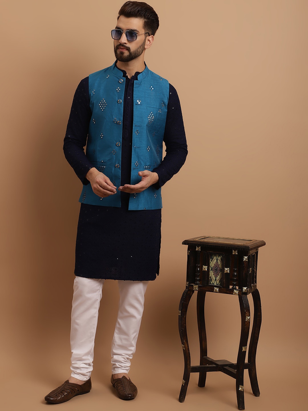 

SOJANYA Embroidered Pure Cotton Kurta with Churidar, Navy blue