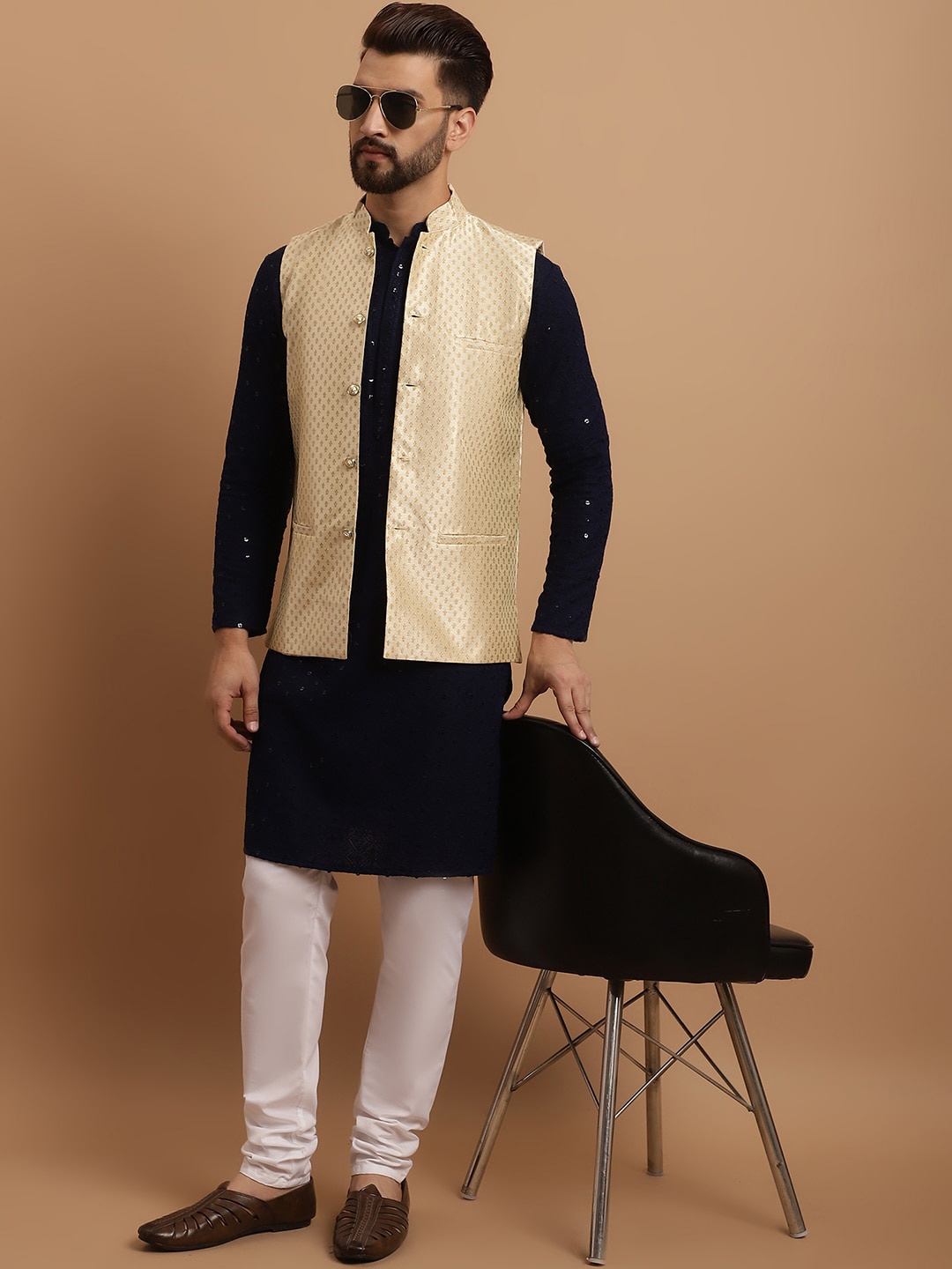 

SOJANYA Embroidered Regular Pure Cotton Kurta with Pyjamas, Navy blue