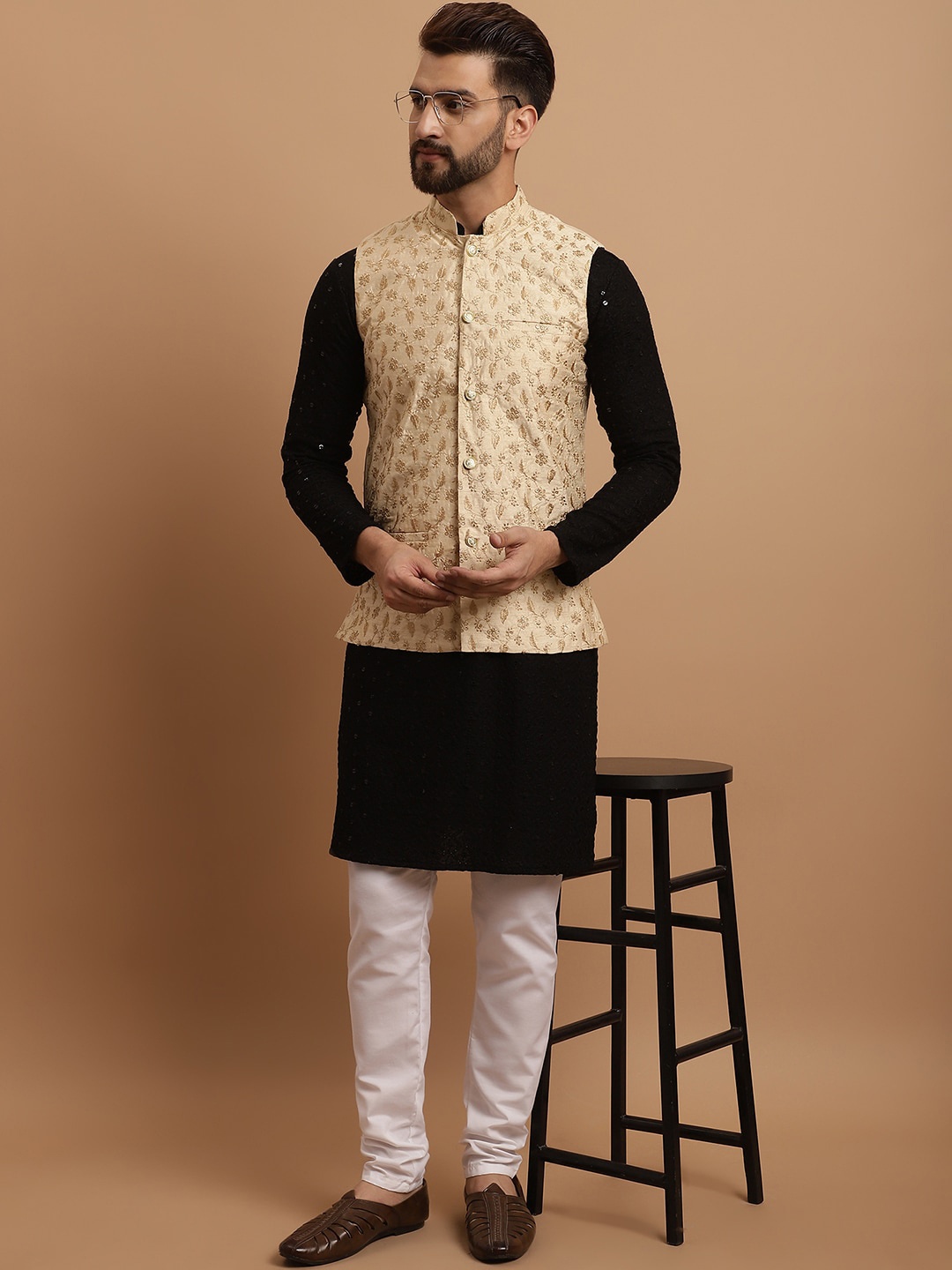 

SOJANYA Embroidered Pure Cotton Kurta with Pyjamas, Black