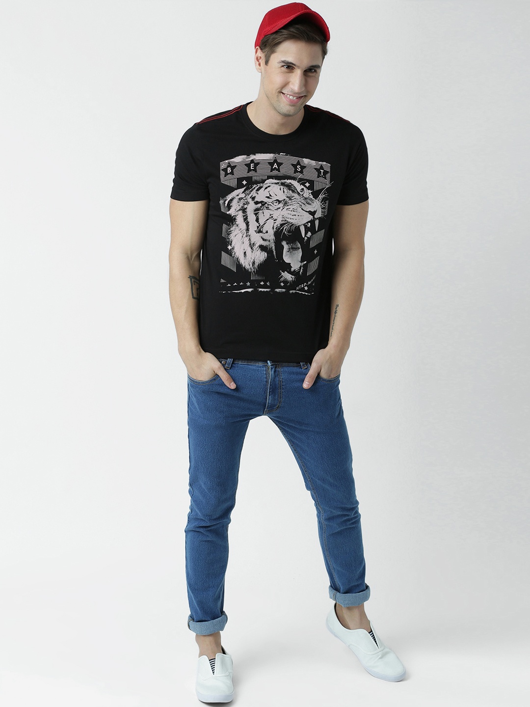 

Huetrap Men Black Printed Round Neck T-shirt
